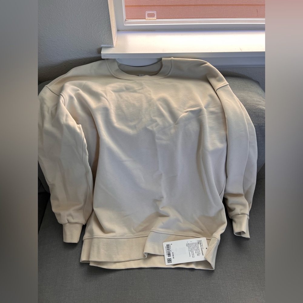 LULULEMON PERFECTLY OVERSIZED CROPPED CREW-OCEAN size 6 NWT never worn, so soft